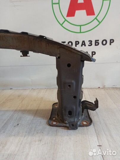 Усилитель бампера передний Ford Focus CB4 1.6L