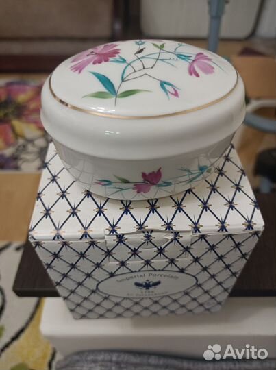 Коробочка туалетная