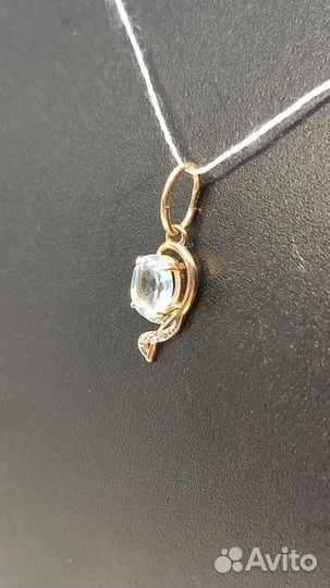 Золотая подвеска с фианитом