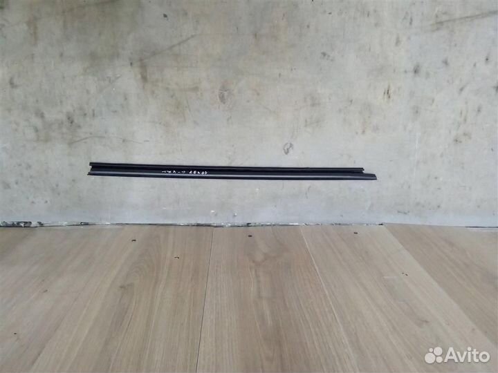 Уплотнитель стекла задней левой двери от Peugeot