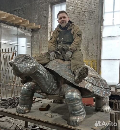 Черепаха кованая скульптура