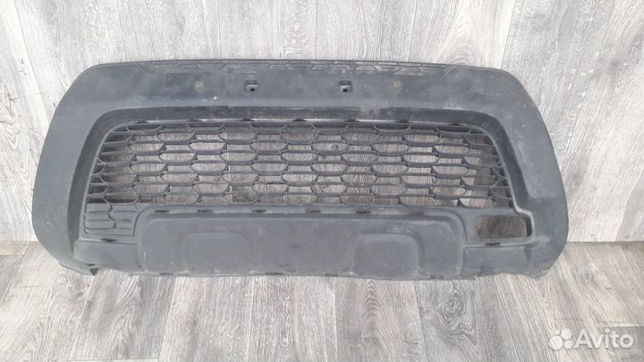 Решетка переднего бампера Renault Duster 2016