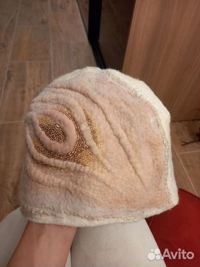 Валяная шапка ручной работы