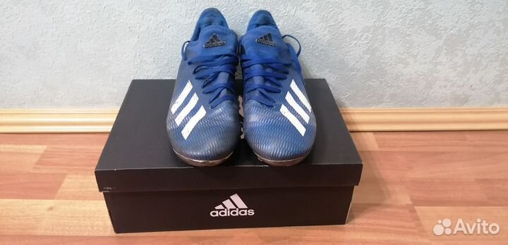 Футбольные бутсы adidas