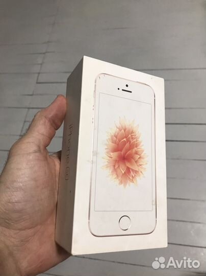 iPhone SE, 32 ГБ