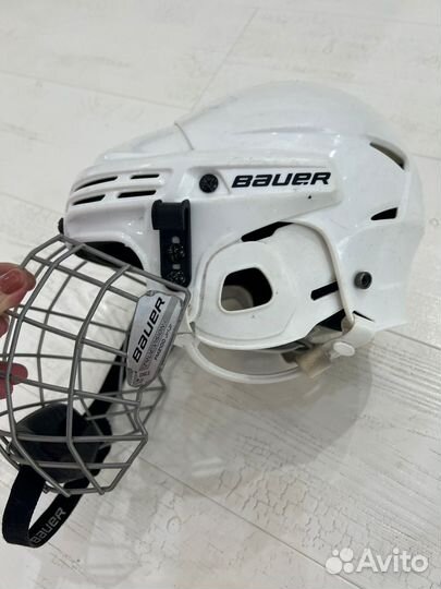 Хоккейный шлем