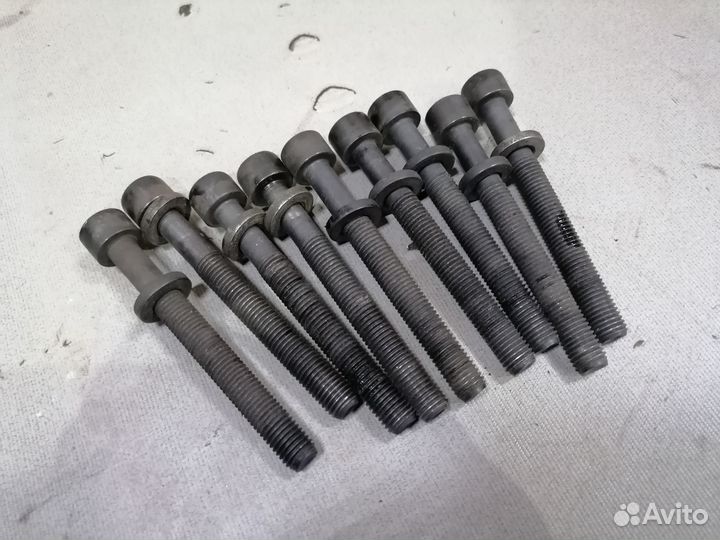 Комплект болтов головки блока.1.8 SF VW Golf II