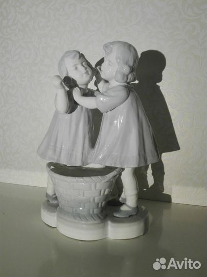 Скульптура две Девочки (Близнецы,Gemini) Германия