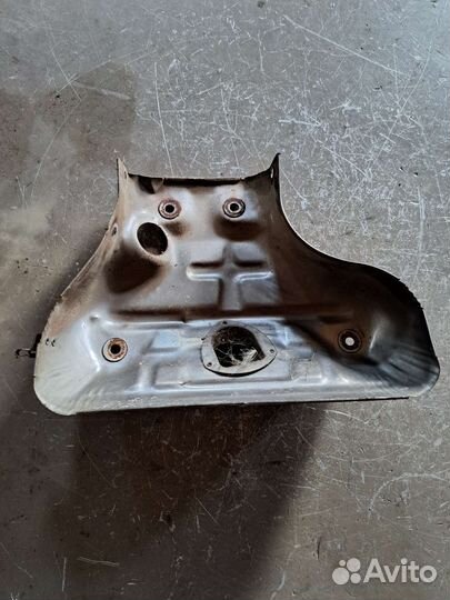 Кожух выпускного коллектора Mitsubishi Mirage