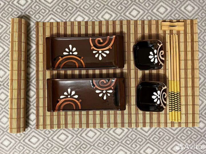 Тортница и набор для суши