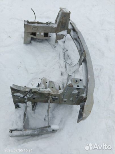 Передняя часть кузова Renault Logan седан 1.4 2010