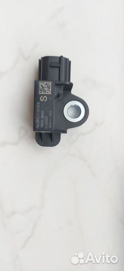 Передний датчик удара Nissan Qashqai j11