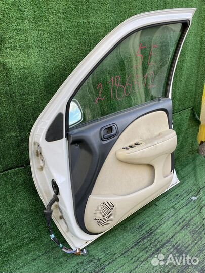 Дверь передняя правая Toyota Raum EXZ15 Зеркало не