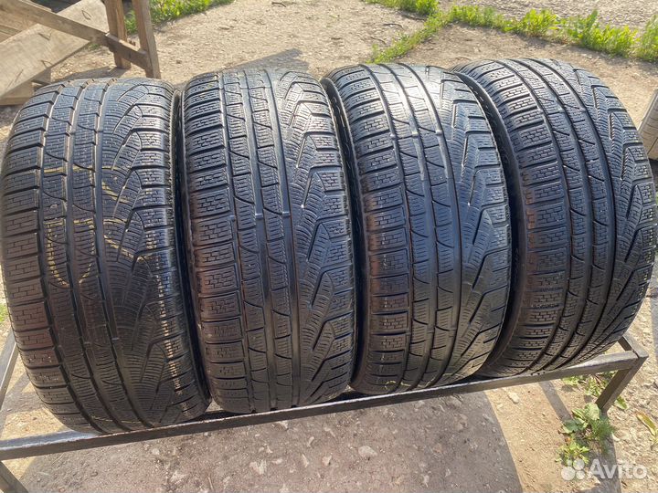 Pirelli Winter Sottozero 210 235/40 R19