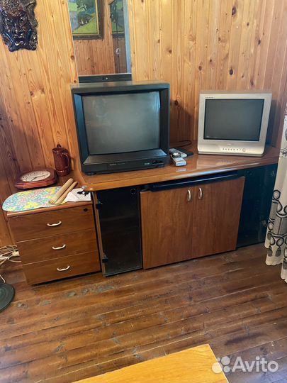 Компьютерный стол и тумбочка