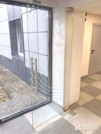 Дверь стеклянная межкомнатная