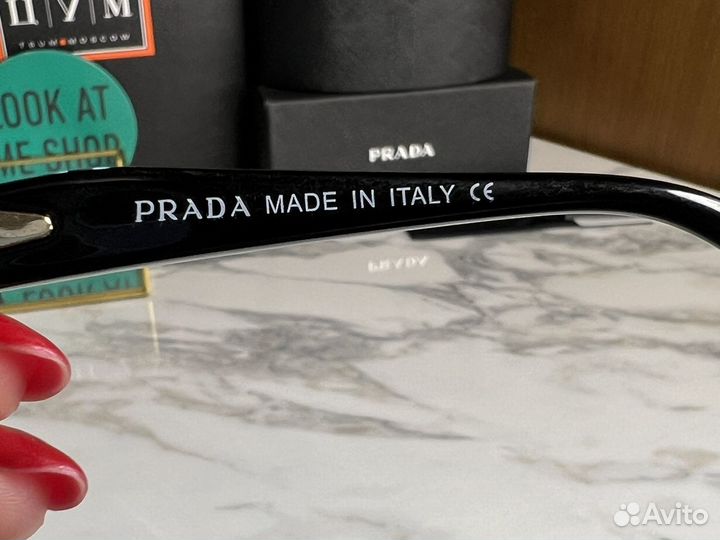 Солнцезащитные очки Prada унисекс