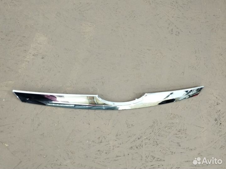 Молдинг решетки радиатора LADA Largus