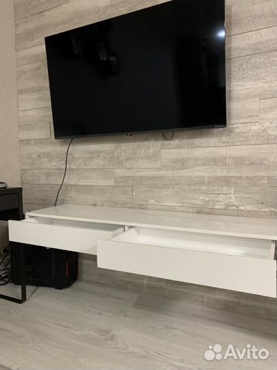 Консоль с ящиками подвесная