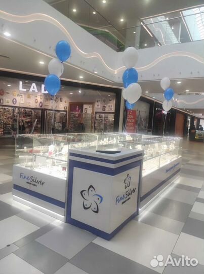 Продавец консультант в ювелирный отдел-остров