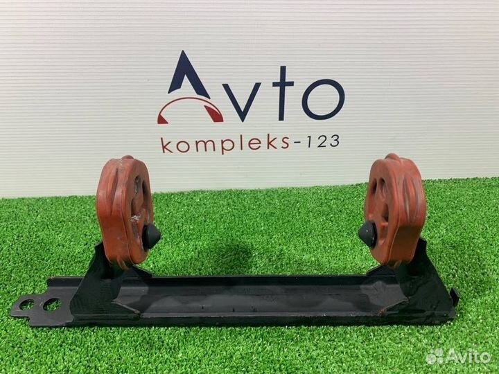 Кронштейн глушителя Volkswagen Touran 1T cavc 2011