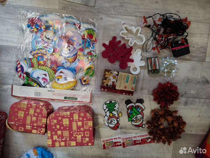 Новогодние украшения игрушки гирлянды шары бусы