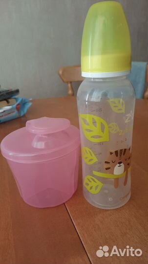 Бутылочка и контейнер для смеси