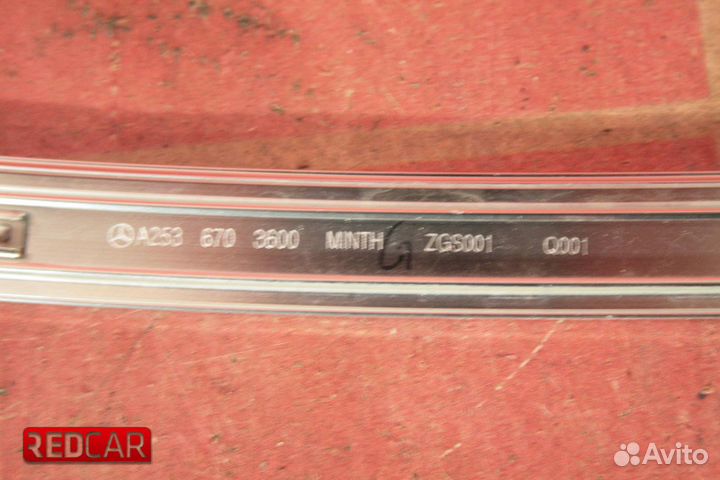 Молдинг стекла глухого заднего правого Mercedes X2