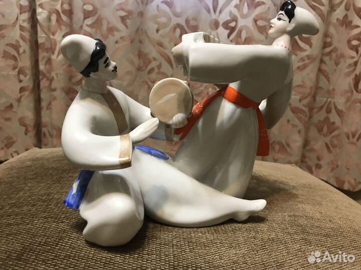 Статуэтка фарфоровая Русский Перепляс УССР