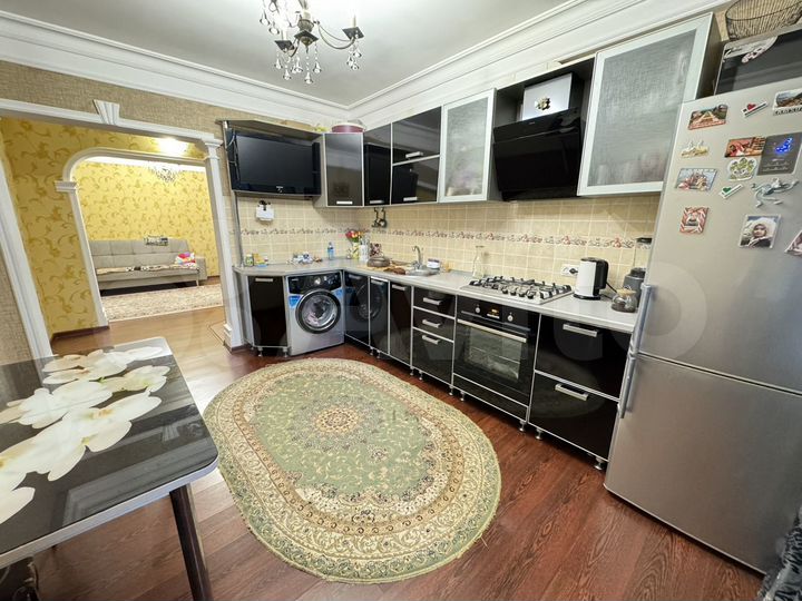 2-к. квартира, 74 м², 9/10 эт.