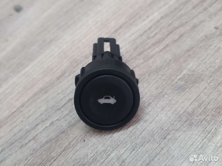 Кнопка открывания багажника ford fiesta mk5 fusion