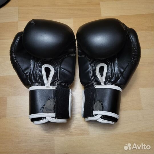 Боксерские перчатки 14 oz Reyvel