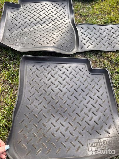 Автомобильные коврики на Митсубиси аутлендер