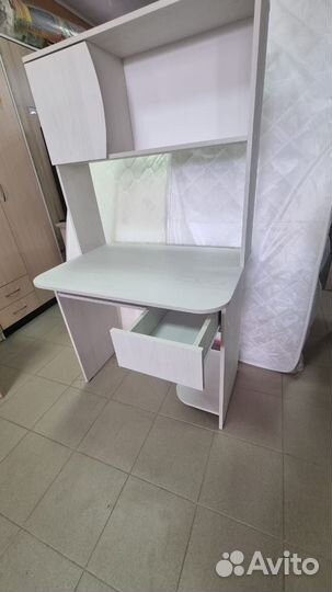 Стол компьютерный новый