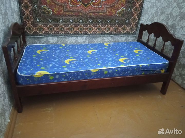 Кровать с матрасом