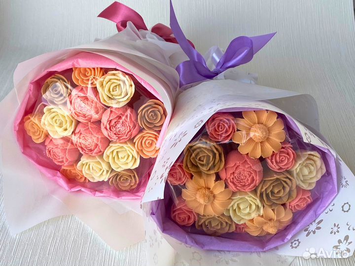 Шоколадный букет розы пионы ромашки