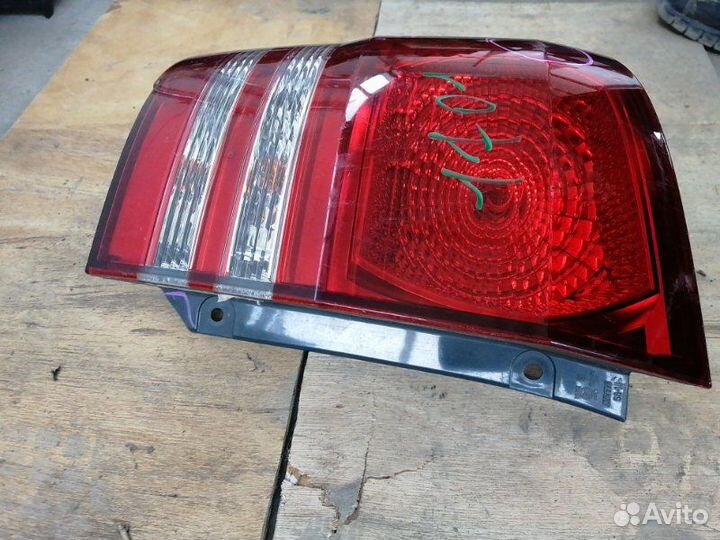 Стоп-сигнал задний правый Toyota Alphard ANH10