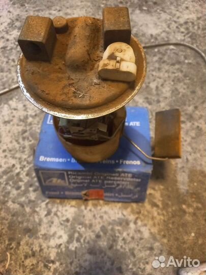 Тормозные колодки задние ваз 2109 и бензонасос бу