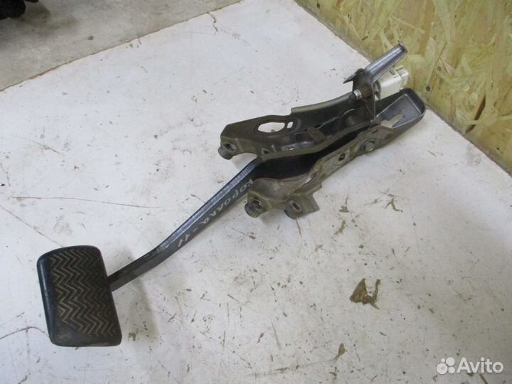 Педаль сцепления Тойота Королла 150