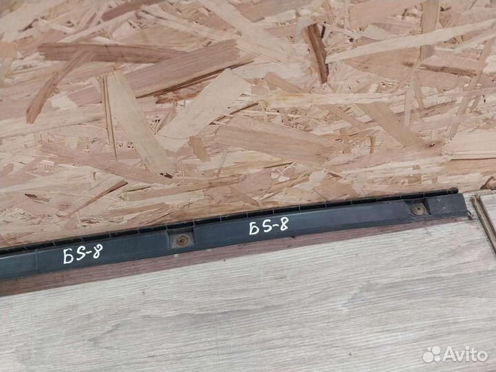 Направляющая заднего бампера Volkswagen Passat B5