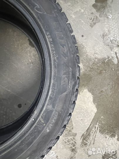 Bridgestone Blizzak DM-V2 235/55 R19 105T