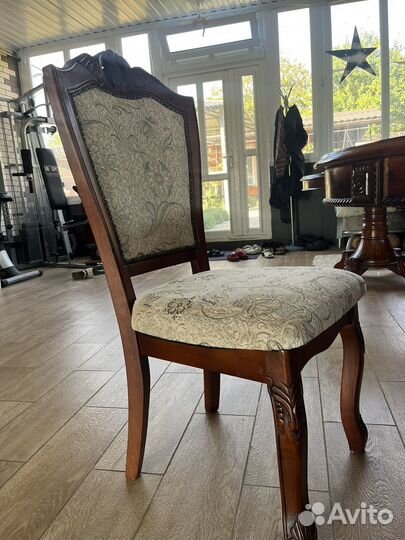 Стол со стульями