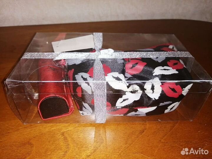 Косметичка и футляр для помады