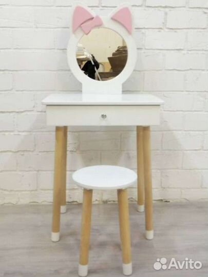 Детский туалетный столик с зеркалом для девочек