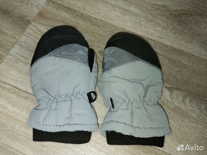 Шапка шлем для мальчика зима и варежки