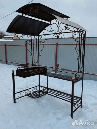 Мангал с крышей