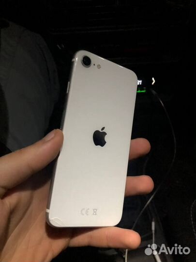 iPhone SE, 64 ГБ