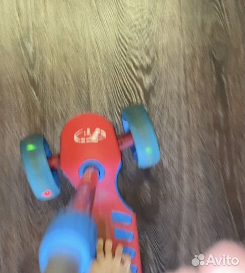 Самокат детский трехколесный фирмы lambo