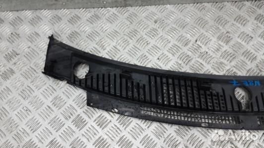 Накладка декоративная (жабо, дождевик) mazda demio