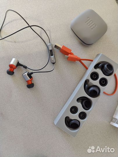 Беспроводные наушники JBL